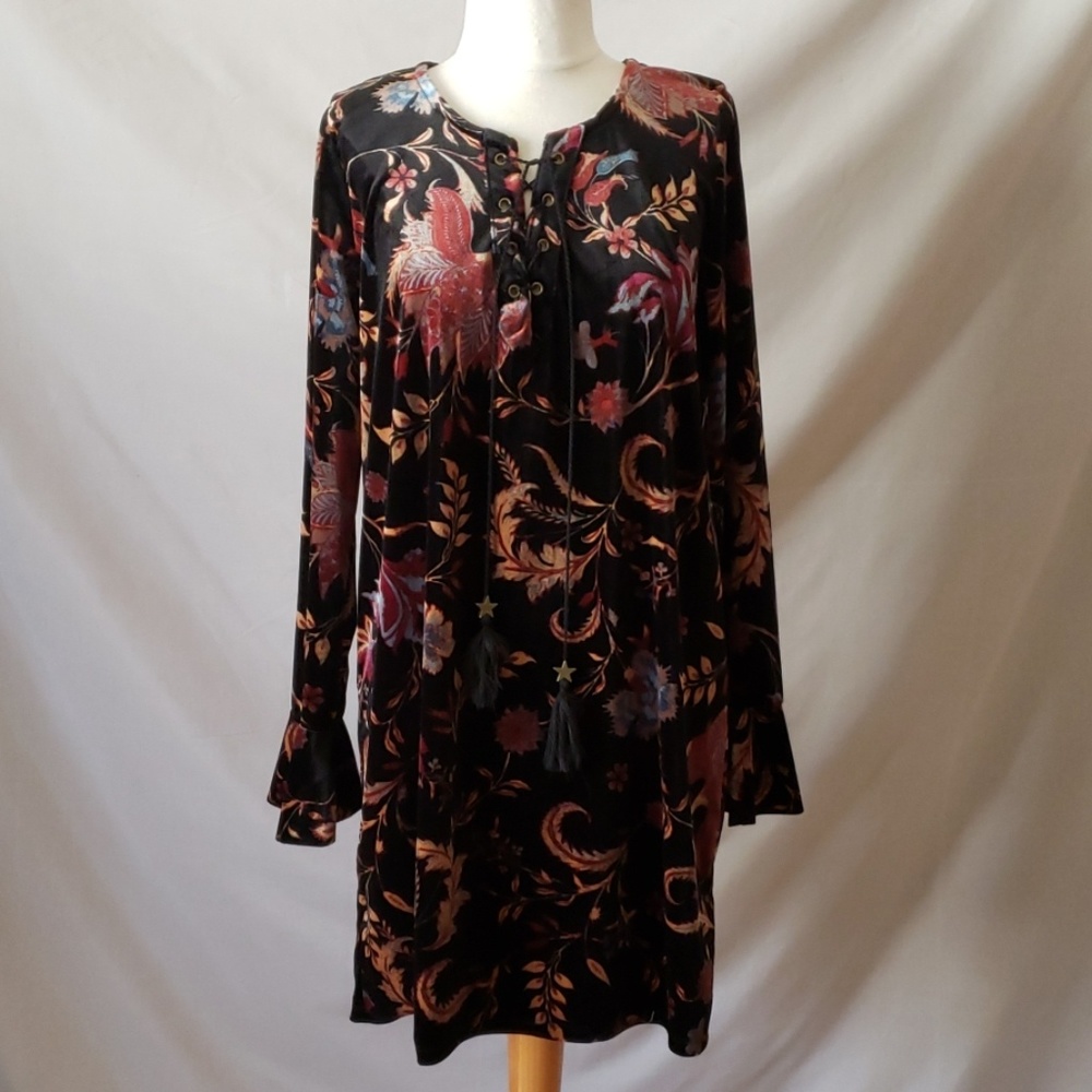 New Wild Pearl Black Floral Velvet Front Tie Dress